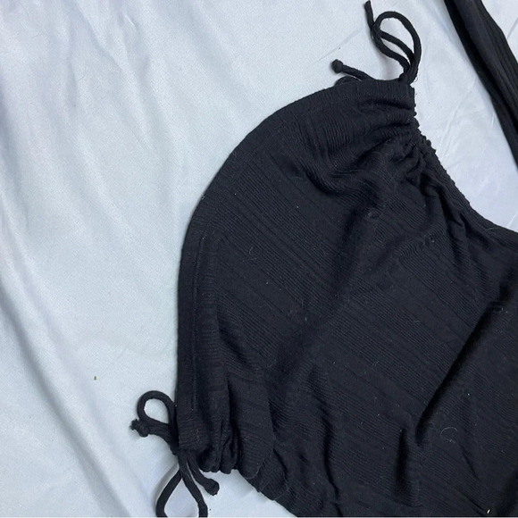 Revamped off the shoulders black long sleeve sweater - Picture 4 of 16